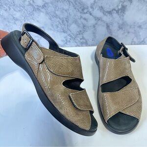 Wolky Size 9 brown snake Nimes Ankle Strap Adjustable Comfort Sandals Women's